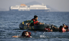 انقاذ اكثر من 3300 مهاجر قبالة ليبيا